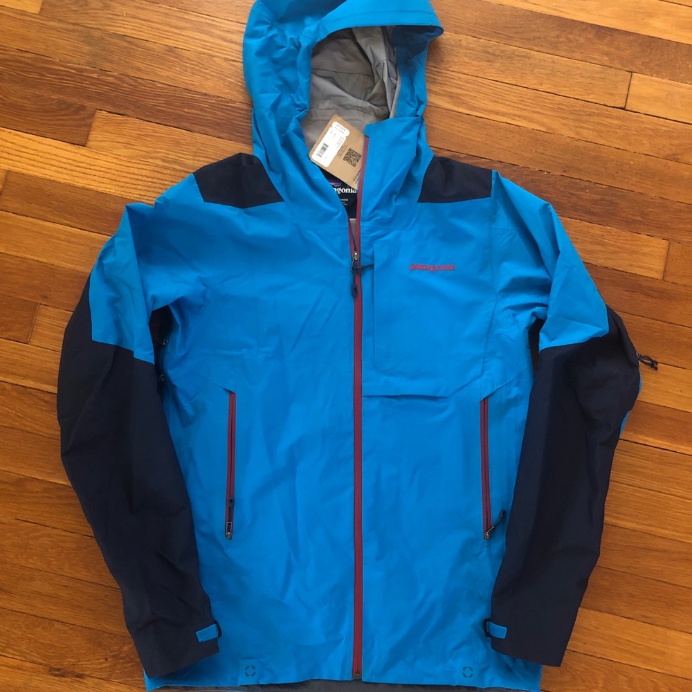 NWT Mens Patagonia Refugitive jacket in Size Small